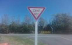 A sign on a pole

Description automatically generated