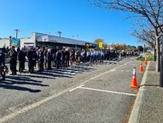 A group of people standing in a line

AI-generated content may be incorrect.
