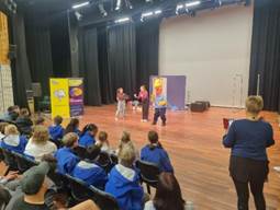 A group of people on a stage

AI-generated content may be incorrect.