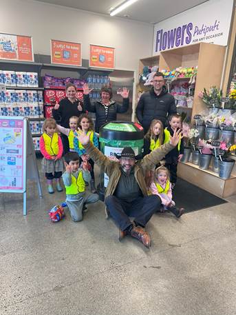 A group of people posing for a photo

AI-generated content may be incorrect.