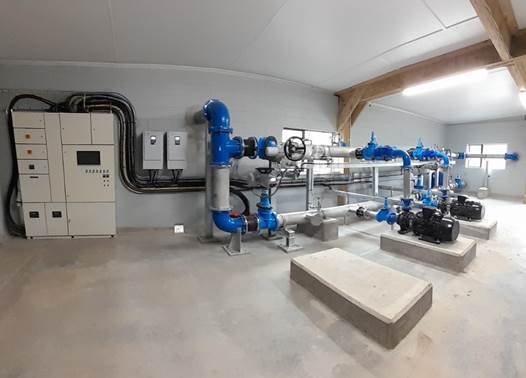 A room with pipes and valves
AI-generated content may be incorrect.