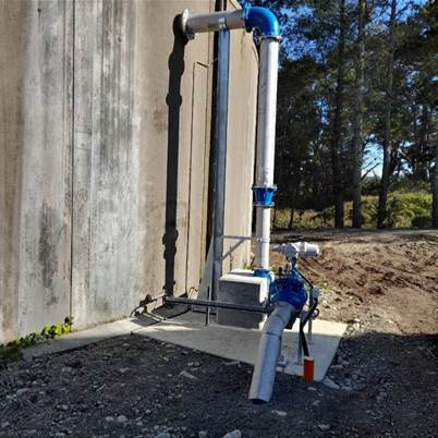 A pipe with blue piping
AI-generated content may be incorrect.