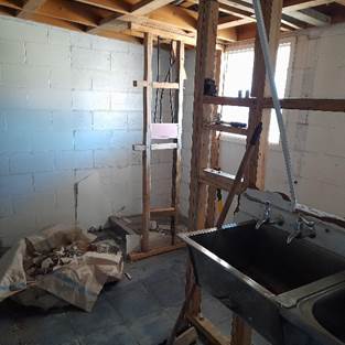 A kitchen with a sink and a ladder

AI-generated content may be incorrect.