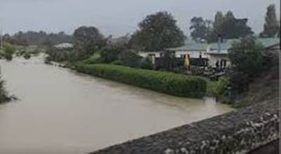 Weather: Evacuations in Carterton due to rising river levels ...